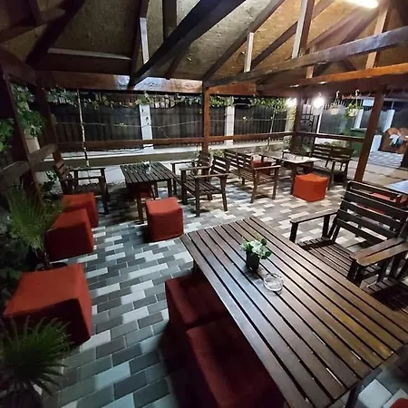 Homestay Raysa Si Andrei