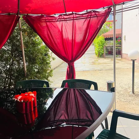 Raysa Si Andrei Homestay Costinesti